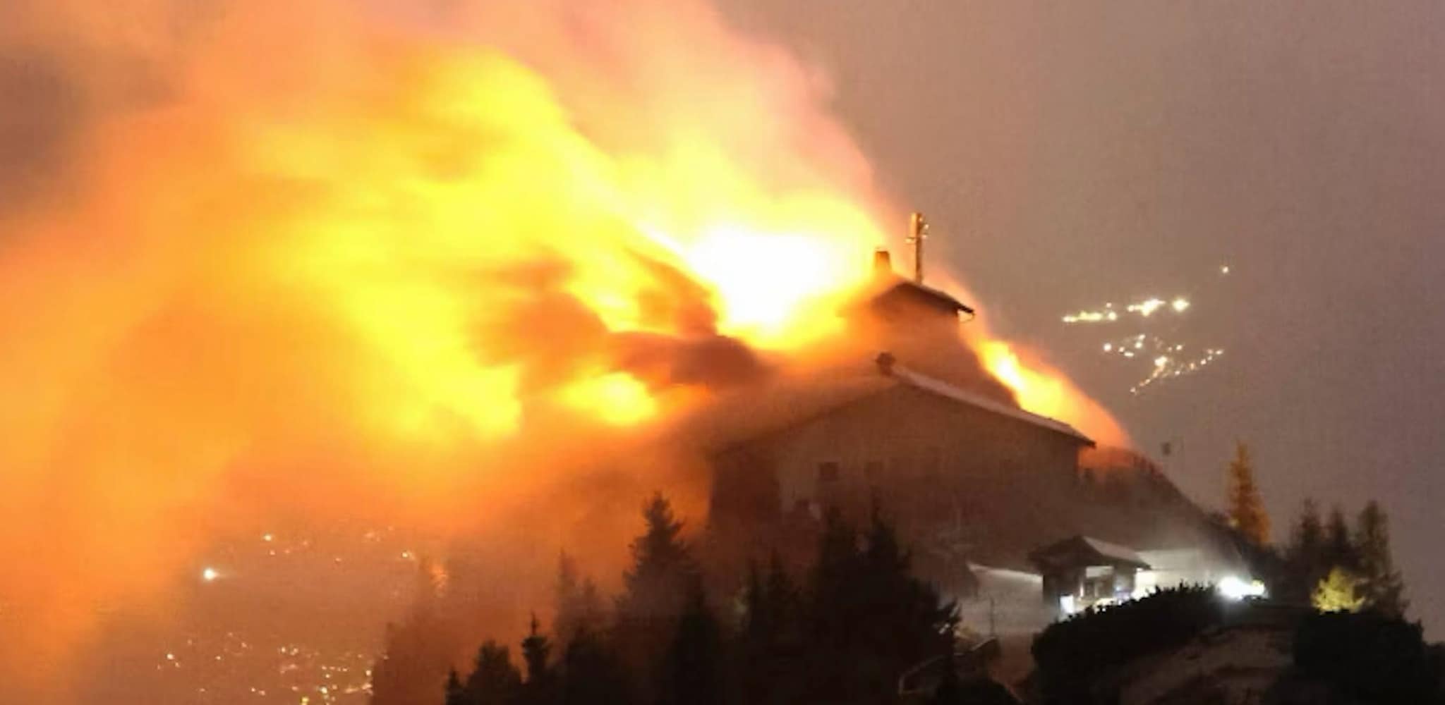 Incendio al Nido dell’Aquila, l'ex rifugio di Hitler in Baviera: un motociclista fermato per aver appiccato il rogo