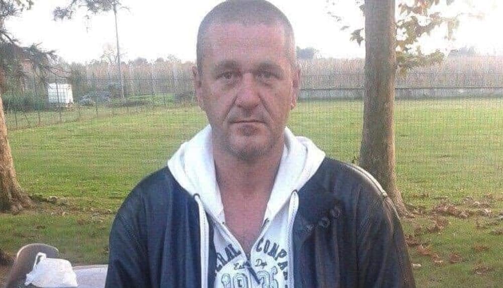 Mikel trovato morto in casa a Torino in stato di decomposizione: 3 mesi dopo arrestati moglie e compagno per omicidio