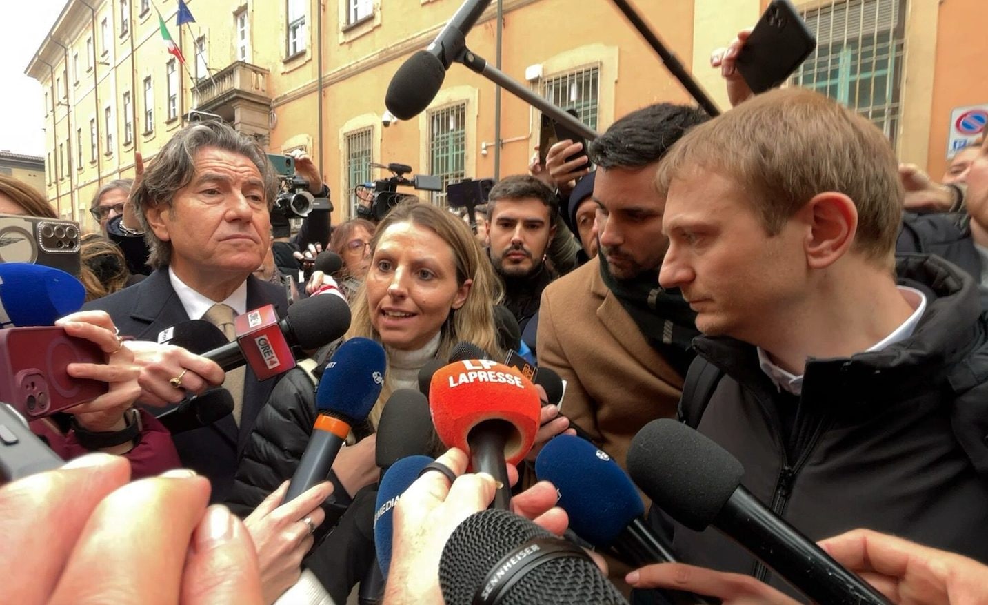Garlasco, i consulenti di Stasi entravano nei laboratori del Ris durante le analisi: "Ricontrollavano i risultati"