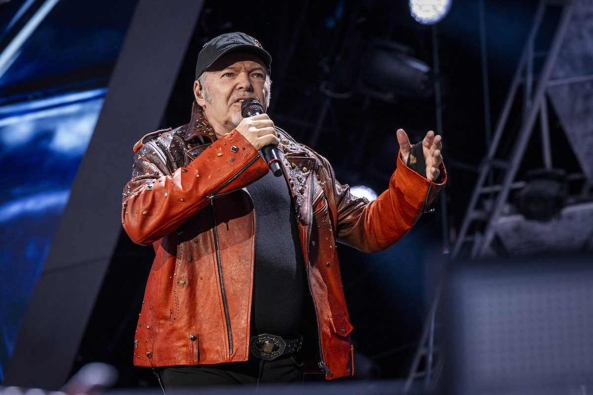 Testo e significato di Marea, Vasco Rossi ridà luce e video alla canzone sulla sua crisi