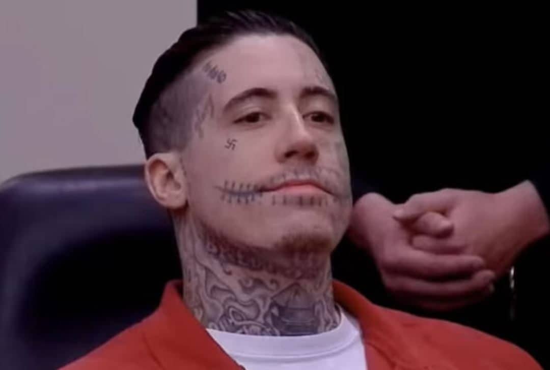 La storia del killer con il sorriso di Joker, Wade Wilson è stato condannato a due pene di morte per gli omicidi di Kristine Melton e Diane Ruiz