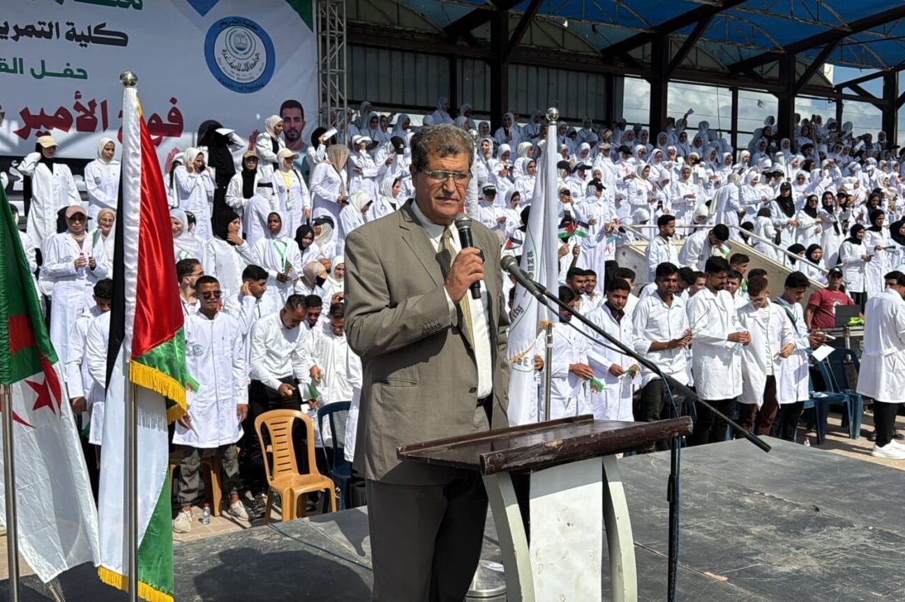Le giornate del professor Hatem a Gaza: “Lezioni tra le bombe e 750 studenti uccisi, ma così difendiamo il futuro”
