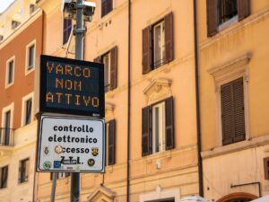 Errore di trascrizione della targa genera 165 multe a Bologna