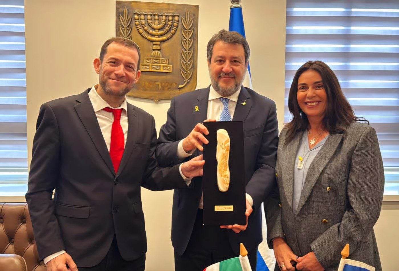 La foto di Salvini con il leader dei coloni israeliani sanzionato per le violenze contro i palestinesi