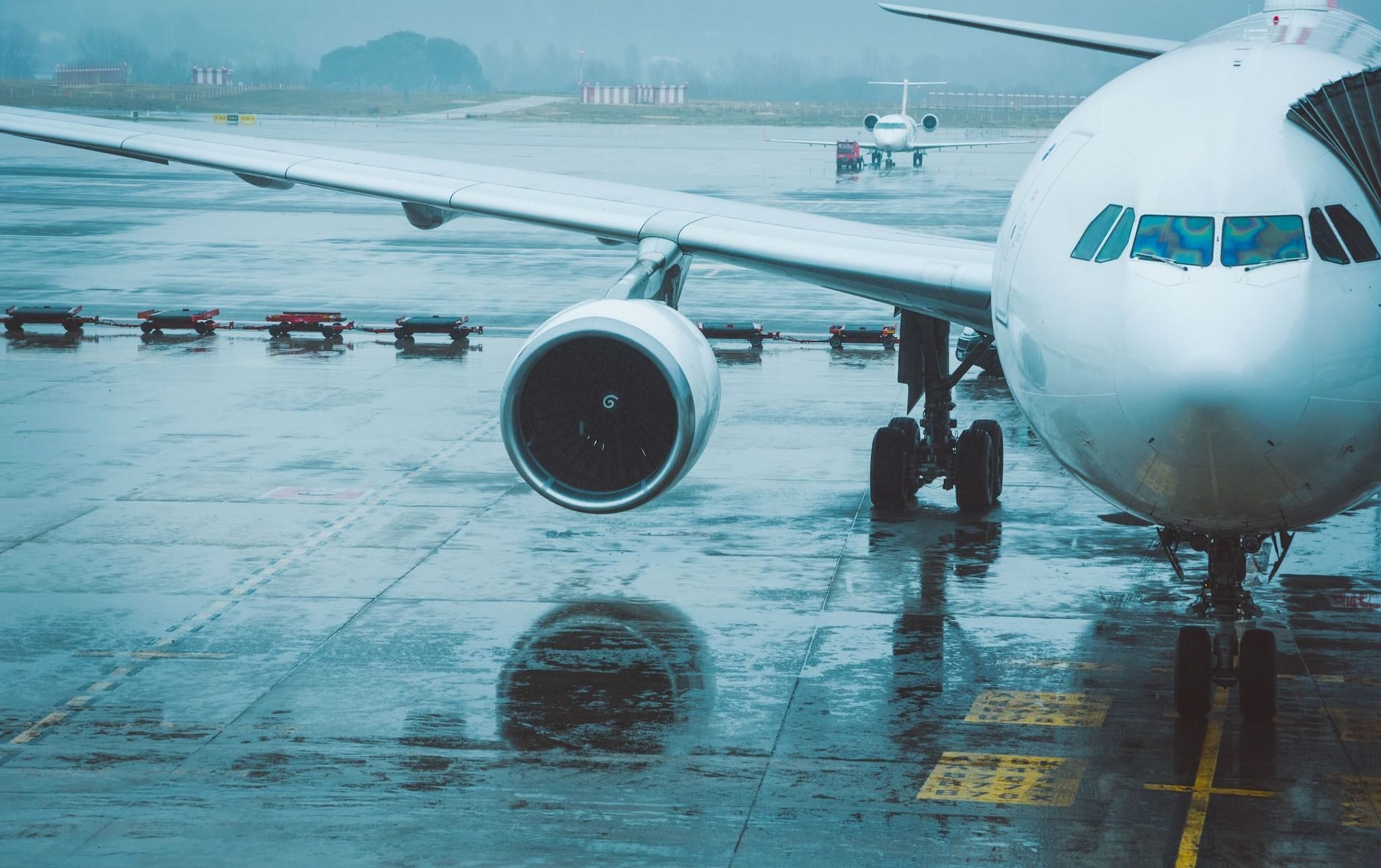 L’aereo non può atterrare per maltempo, passeggeri portati in altro Paese a 1.600 chilometri di distanza