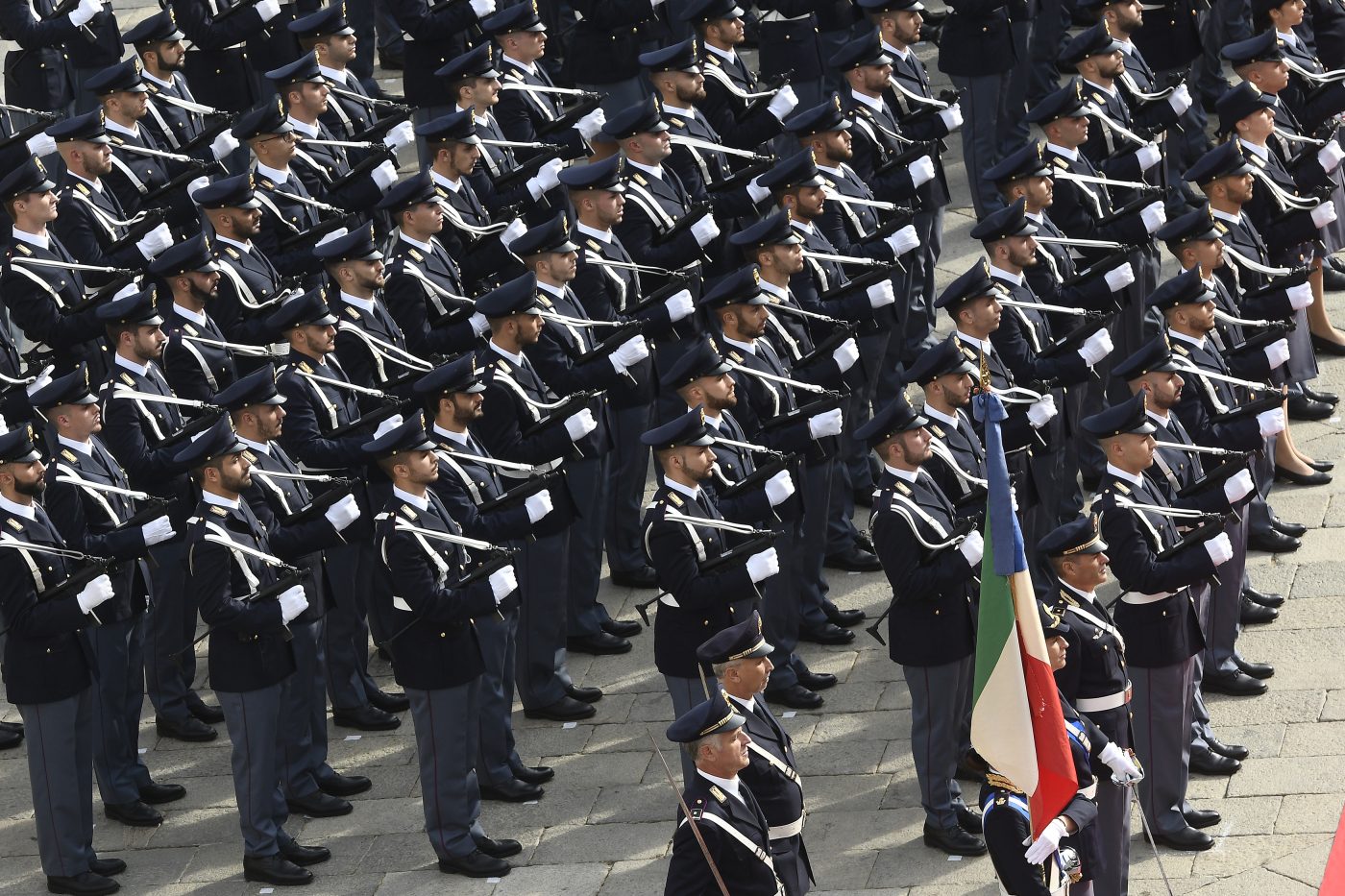 Scuola Carabinieri Taranto, legionella e presunti abusi. La denuncia di un'allieva: “Non mi sentivo più umana”