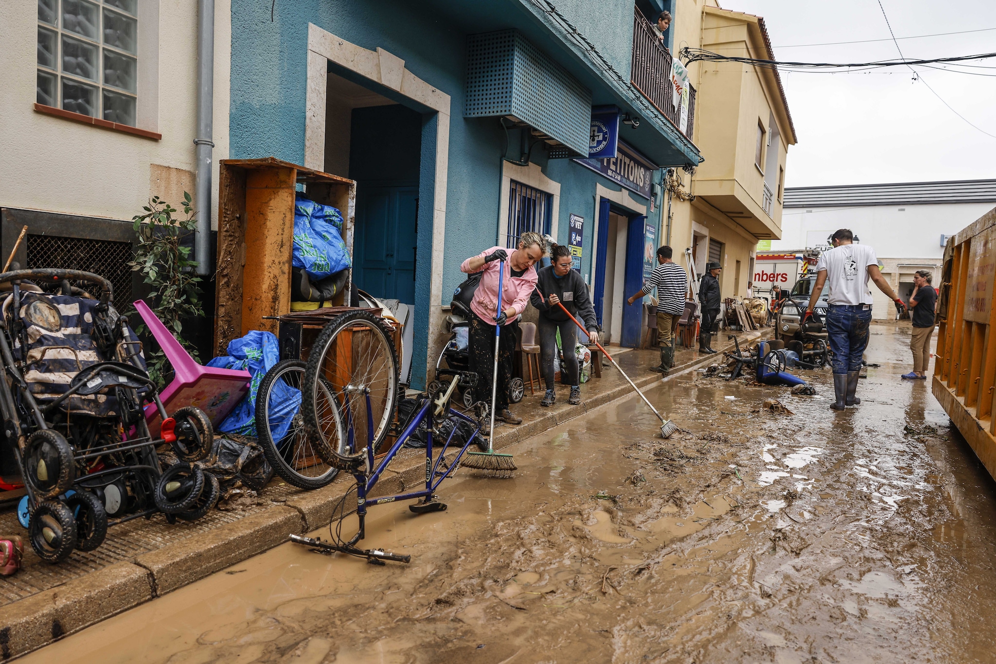 Maltempo in Spagna, la Dana Adam causa almeno 6 morti e centinaia di evacuati tra Valencia, Catalogna e Andalusia