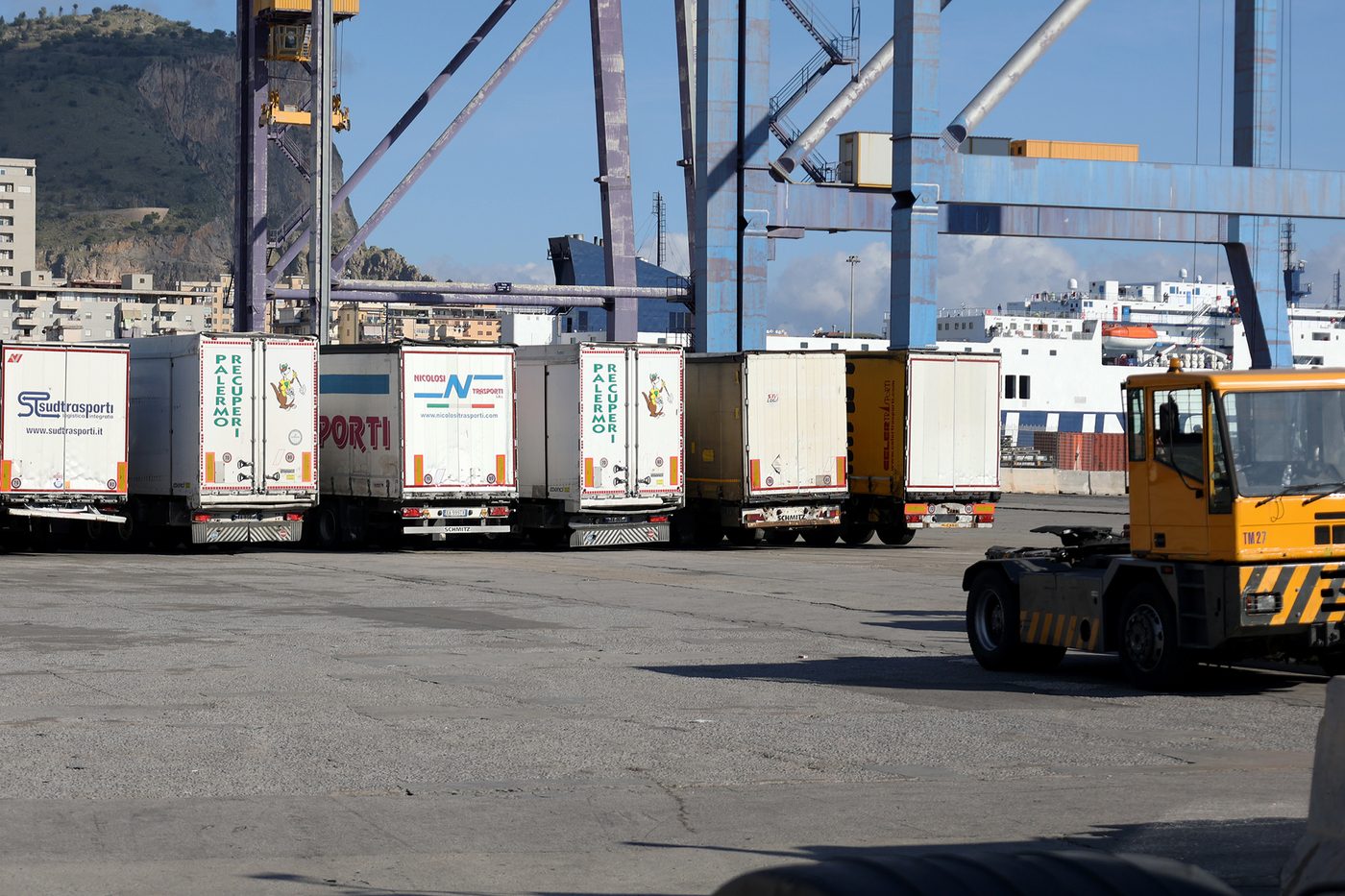 Perché gli autotrasportatori stanno protestando nel Mezzogiorno: il governo non sa come rispondere agli scioperi