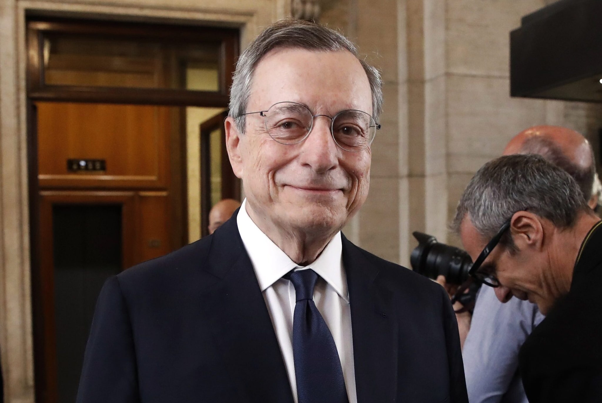 Draghi spiega gli scontri di Milano: "I giovani sentono che nessuno li ascolta e decidono tutto i vecchi"