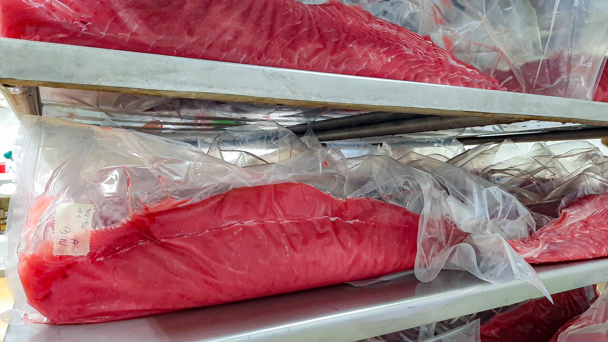 Allerta alimentare nei supermercati In’s, richiamato lotto di filetti di tonno: istamina oltre i limiti