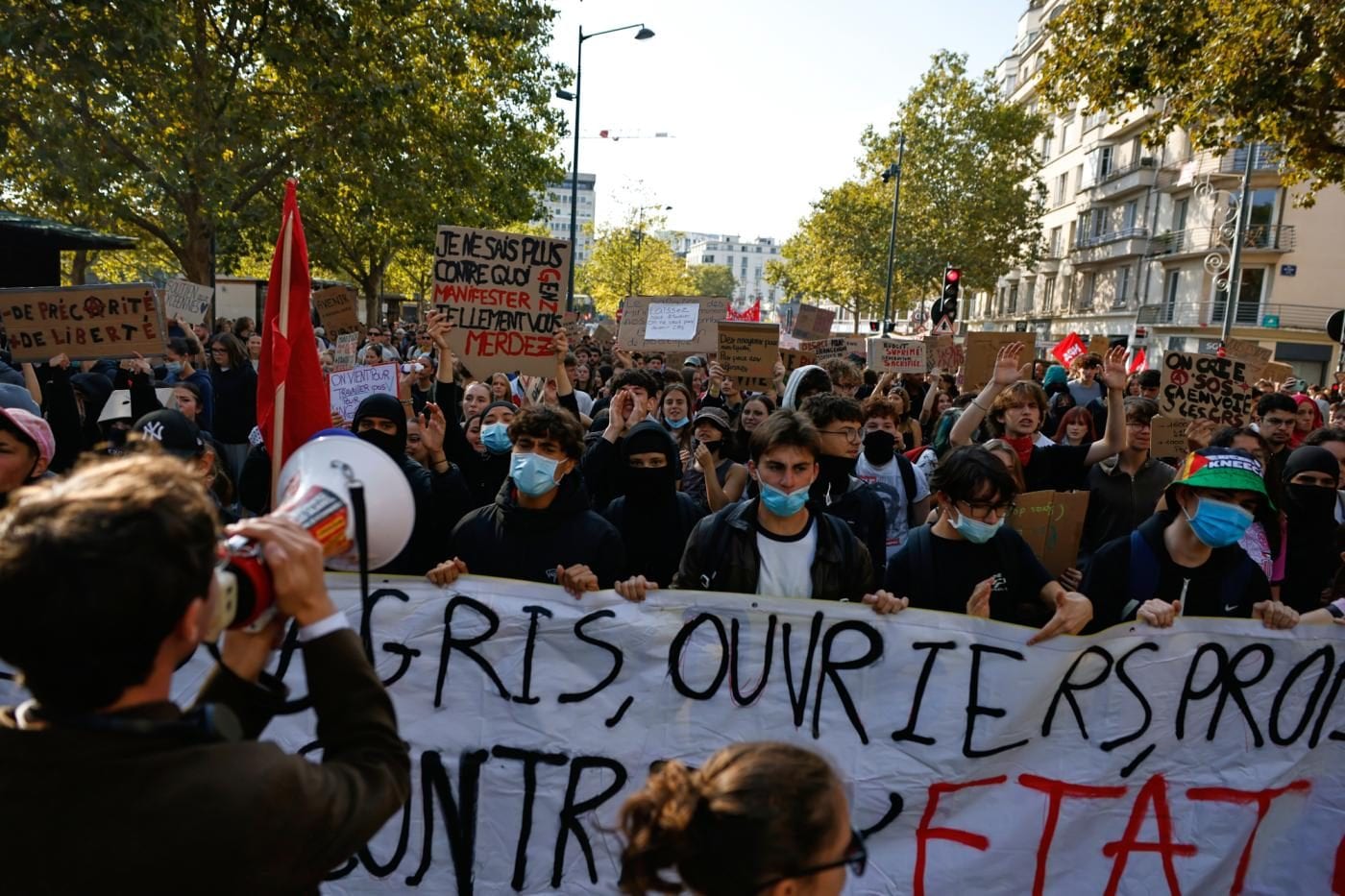 Se parliamo di violenza e non di scuola non abbiamo capito nulla delle manifestazioni in Francia