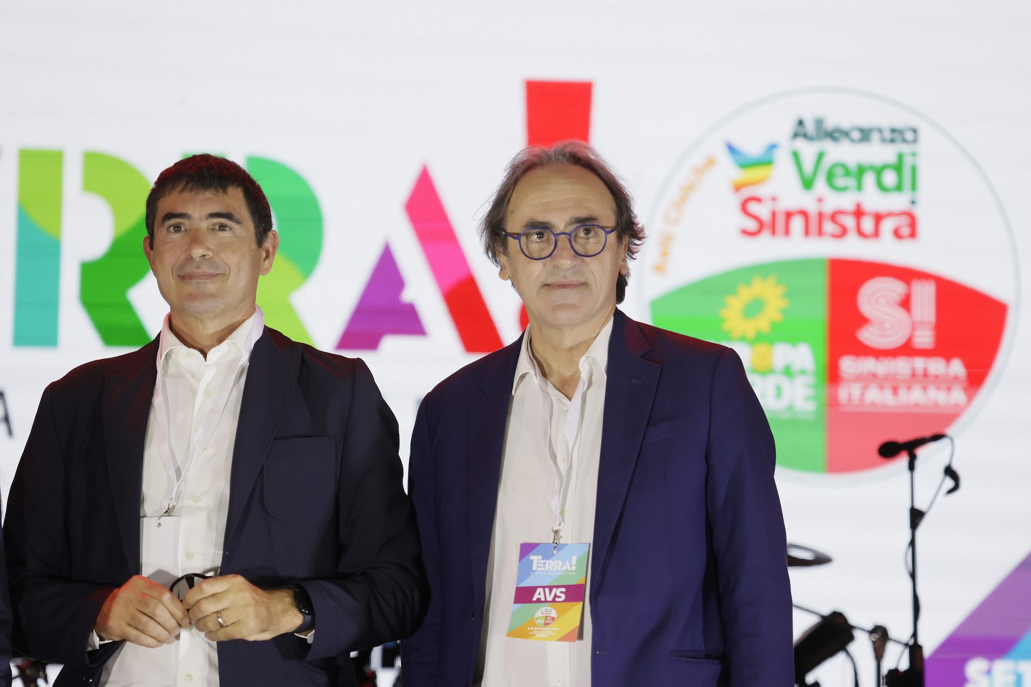Avs lancia il programma per battere Meloni: rinnovabili, salario minimo e cannabis le proposte più votate