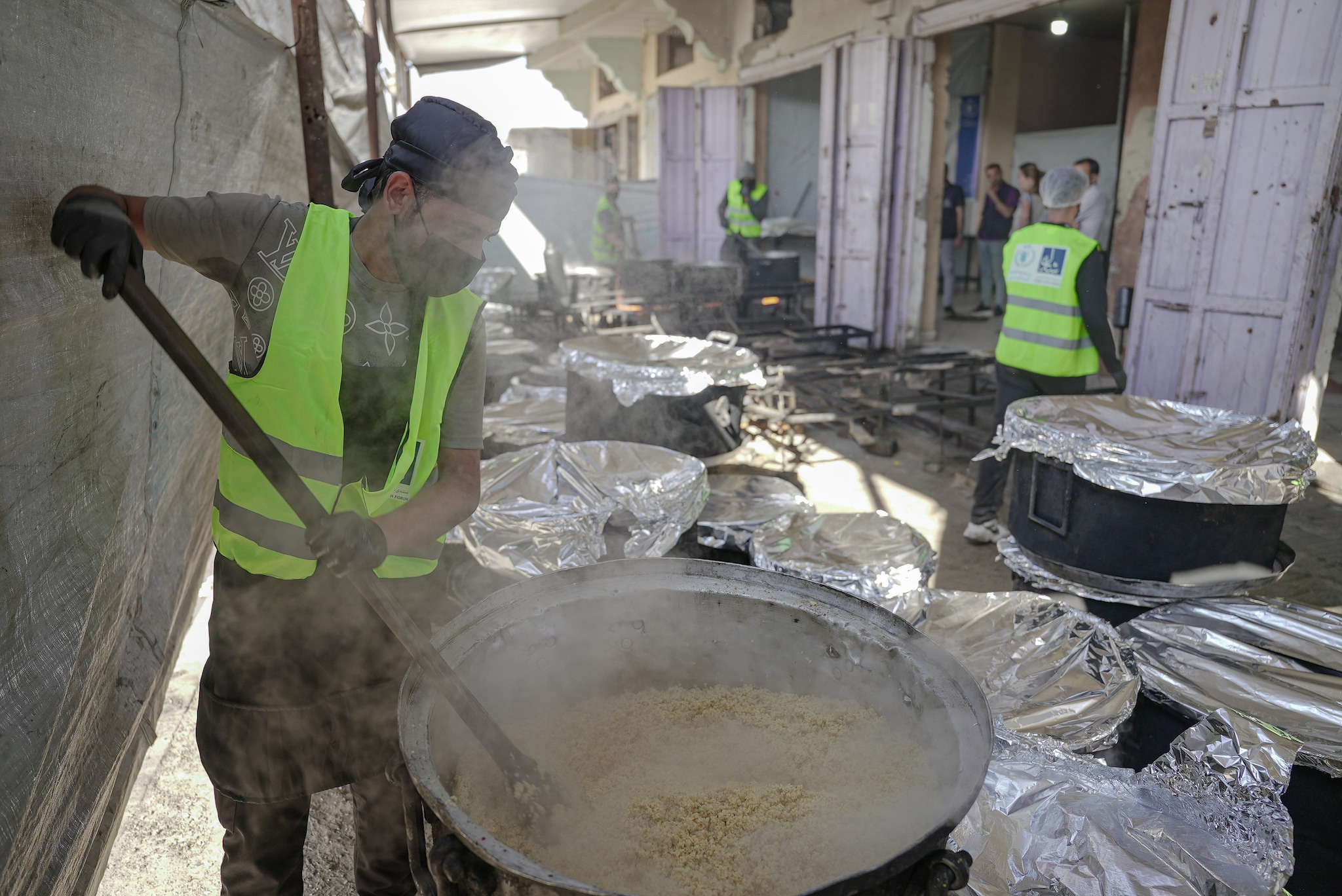 L’Onu taglia gli aiuti a Gaza, niente più pasti per mezzo milione di palestinesi: “Da questo mese fondi non sufficienti”