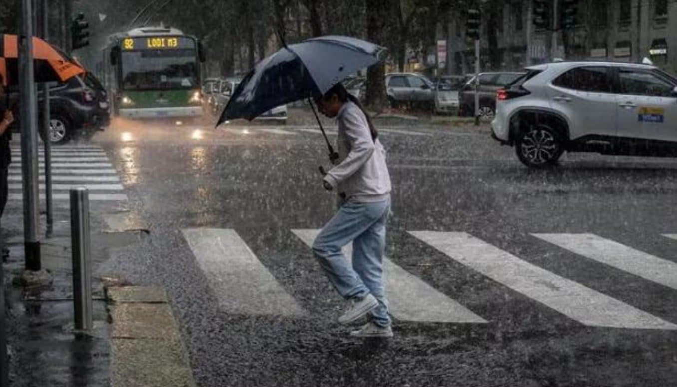 Meteo, le previsioni del weekend del 10 e 11 ottobre: sabato allerta al Sud, domenica migliora