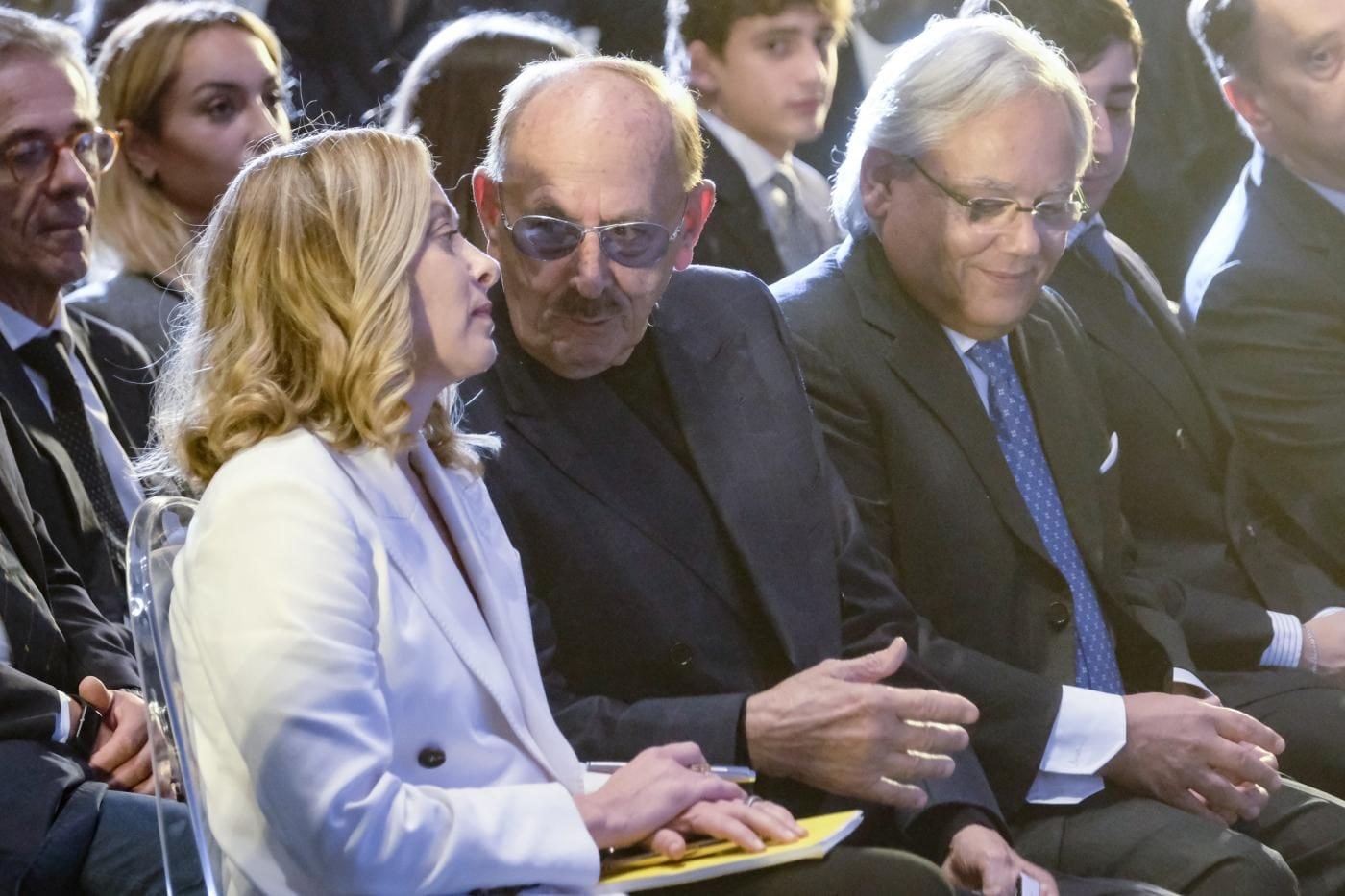 Chissà perché il governo Meloni regala soldi alla sanità privata, mentre quella pubblica muore