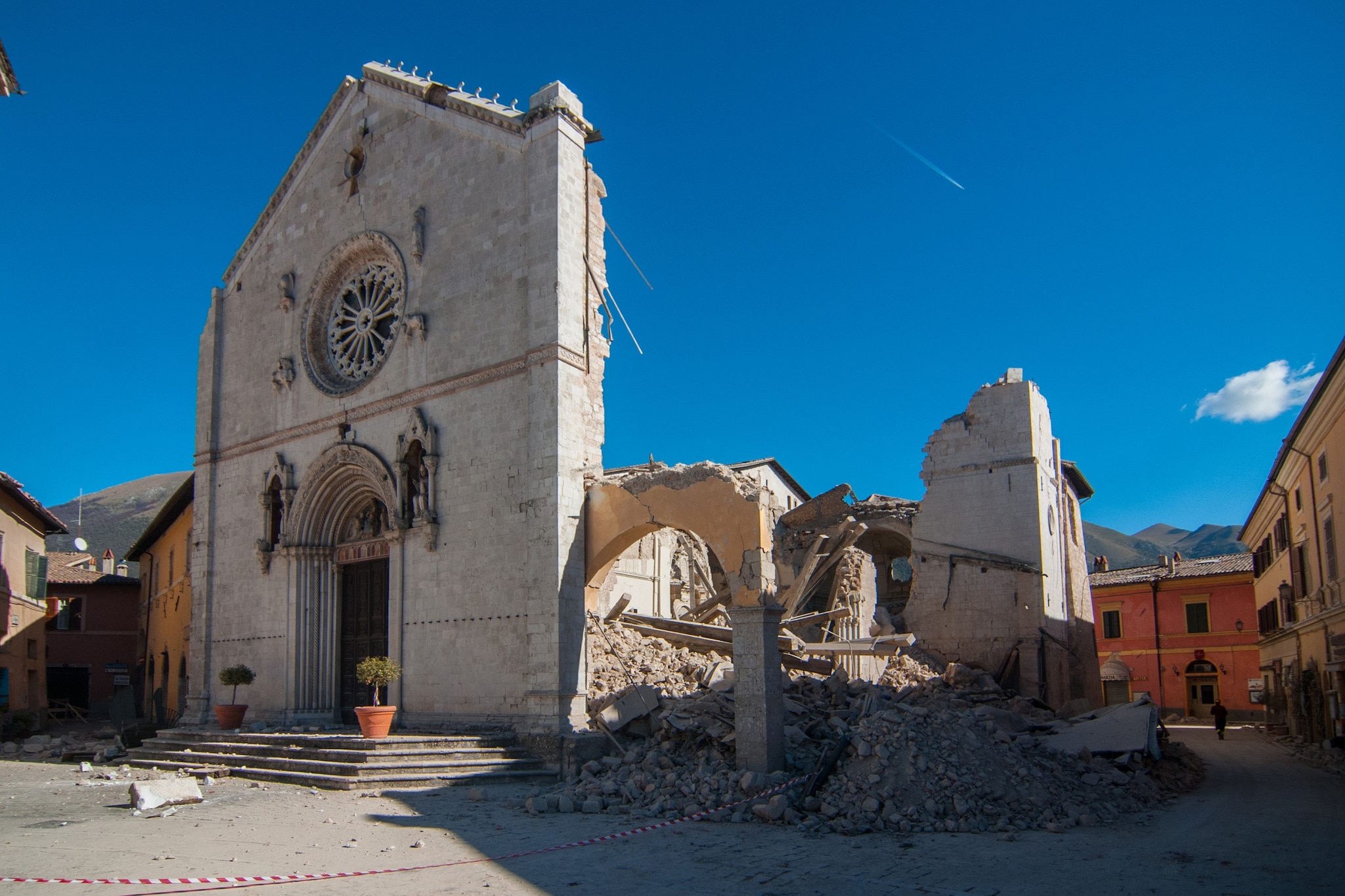 Nei cantieri della ricostruzione post-sisma: così la 'ndrangheta ricicla gli incassi della cocaina