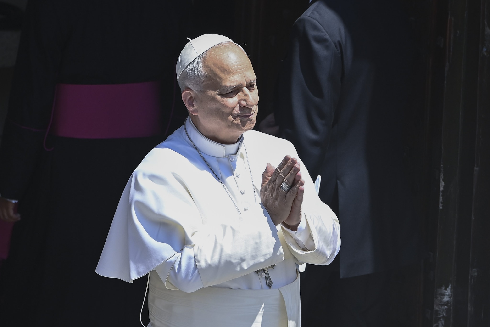 Papa Leone XIV operato, il Vaticano: "Notte tranquilla". Il fratello: "Ho ricevuto un messaggio, stava bene"