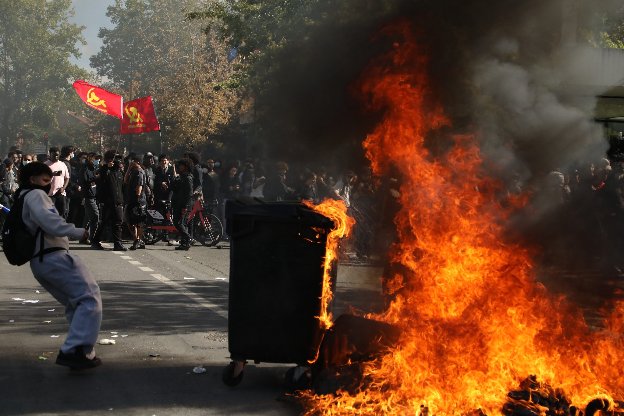 Francia, oggi 500 scuole chiuse a causa dei danni provocati dalle proteste studentesche