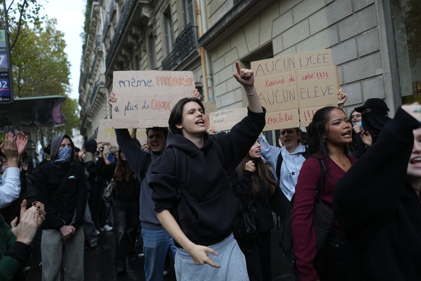 Dalla Francia all’Albania, i giovani scendono in piazza: il futuro è diventato un privilegio