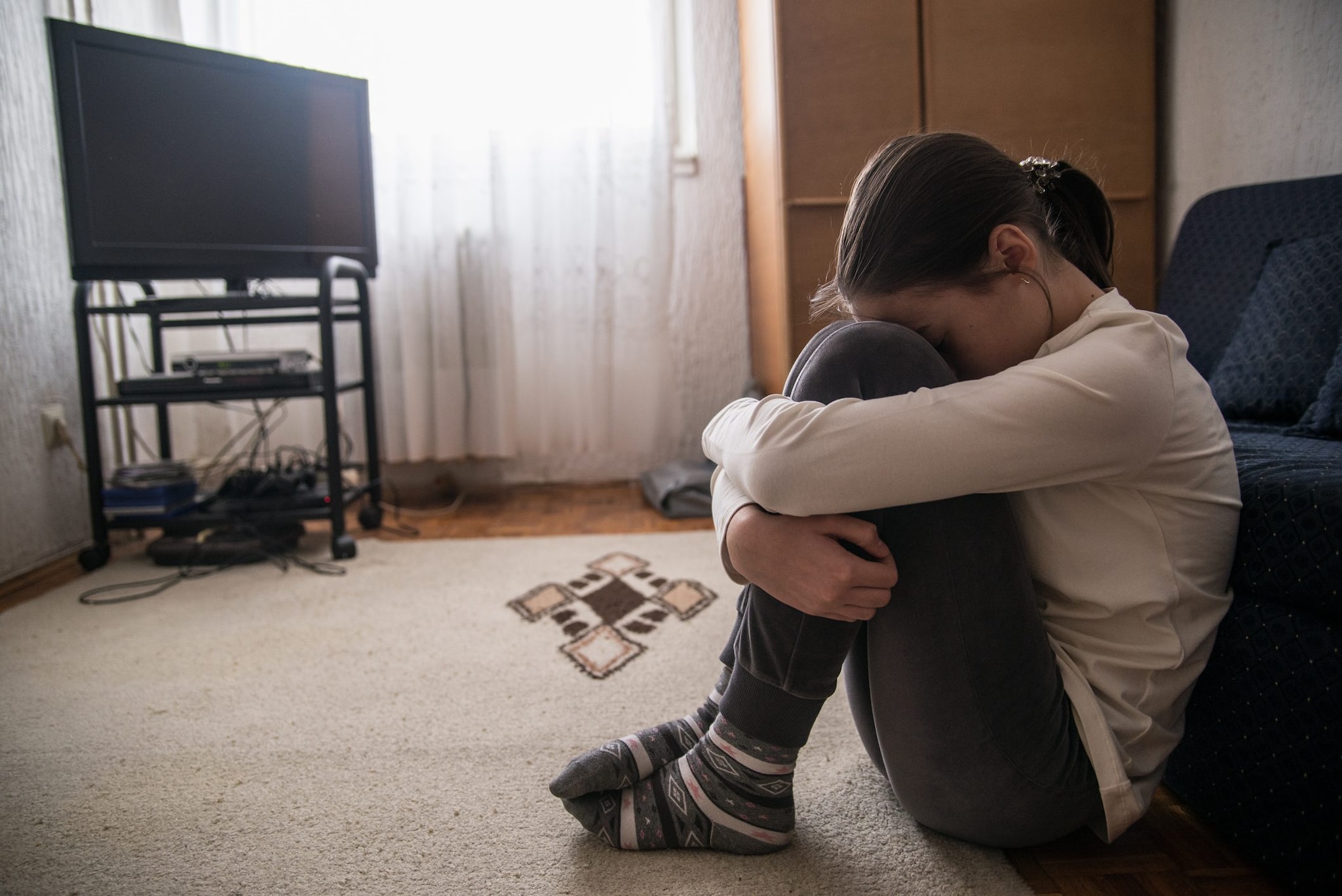 A 15 anni lascia il fidanzato, lui la perseguita e la picchia: "Mettiti con un altro e ti uccido"