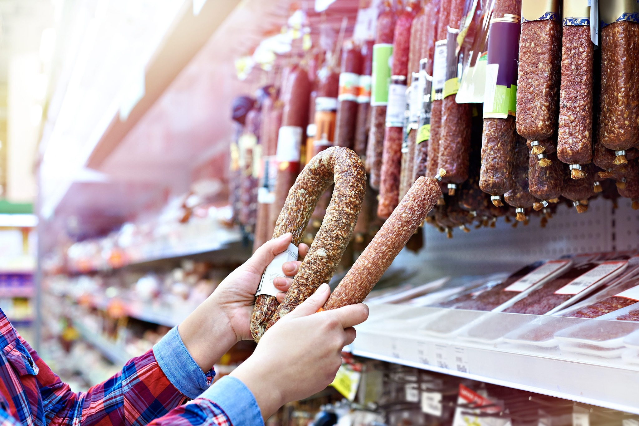 Salsiccia dolce e piccante richiamata per rischio Escherichia coli: gli avvisi del Ministero della salute