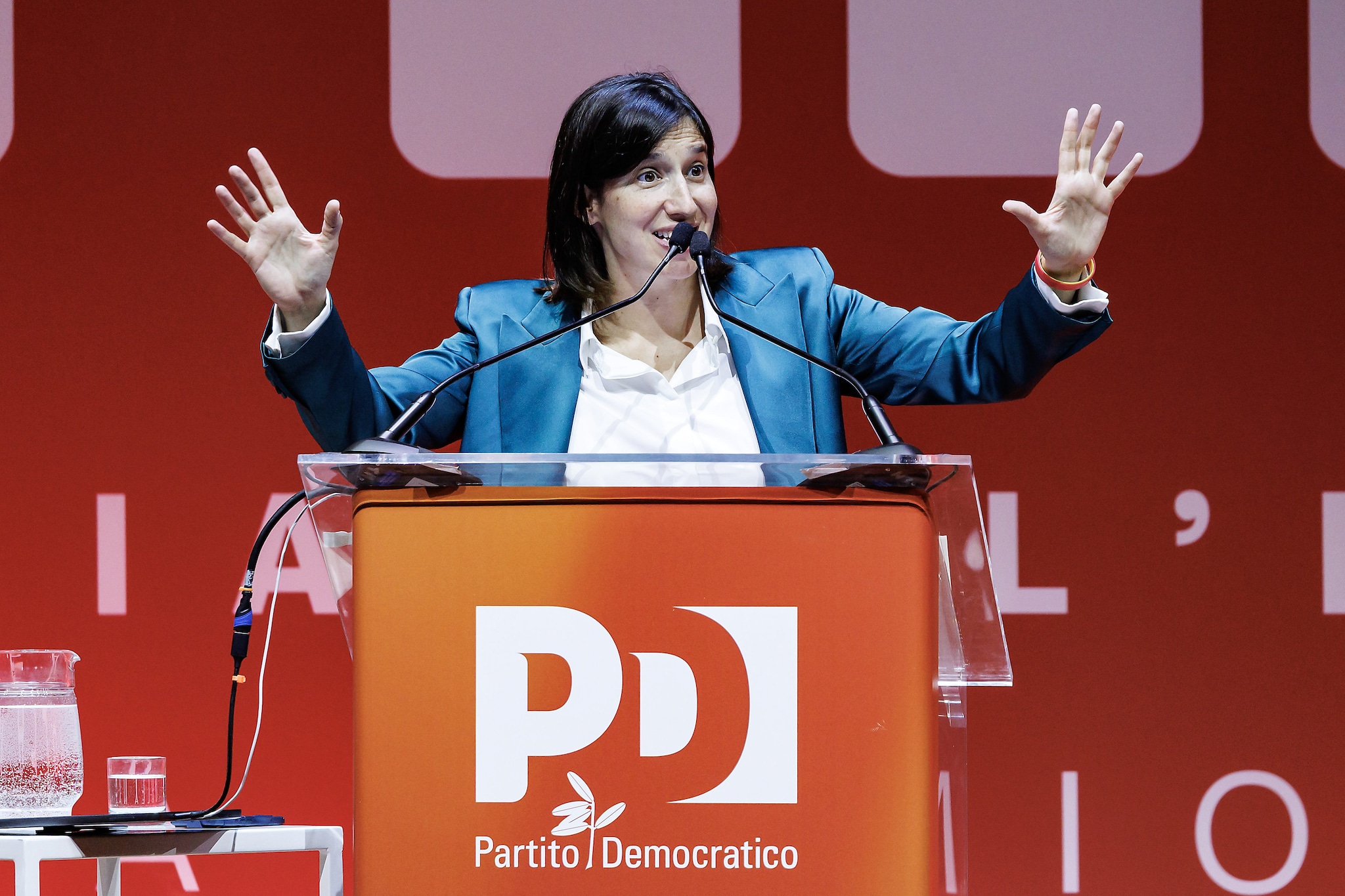 Elly Schlein all'assemblea del PD: "Pronta a essere candidata premier con o senza le primarie"