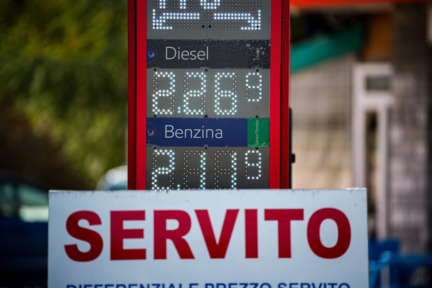 La crisi energetica non si risolve con uno sconto alla pompa di benzina, con Ferdinando Cotugno