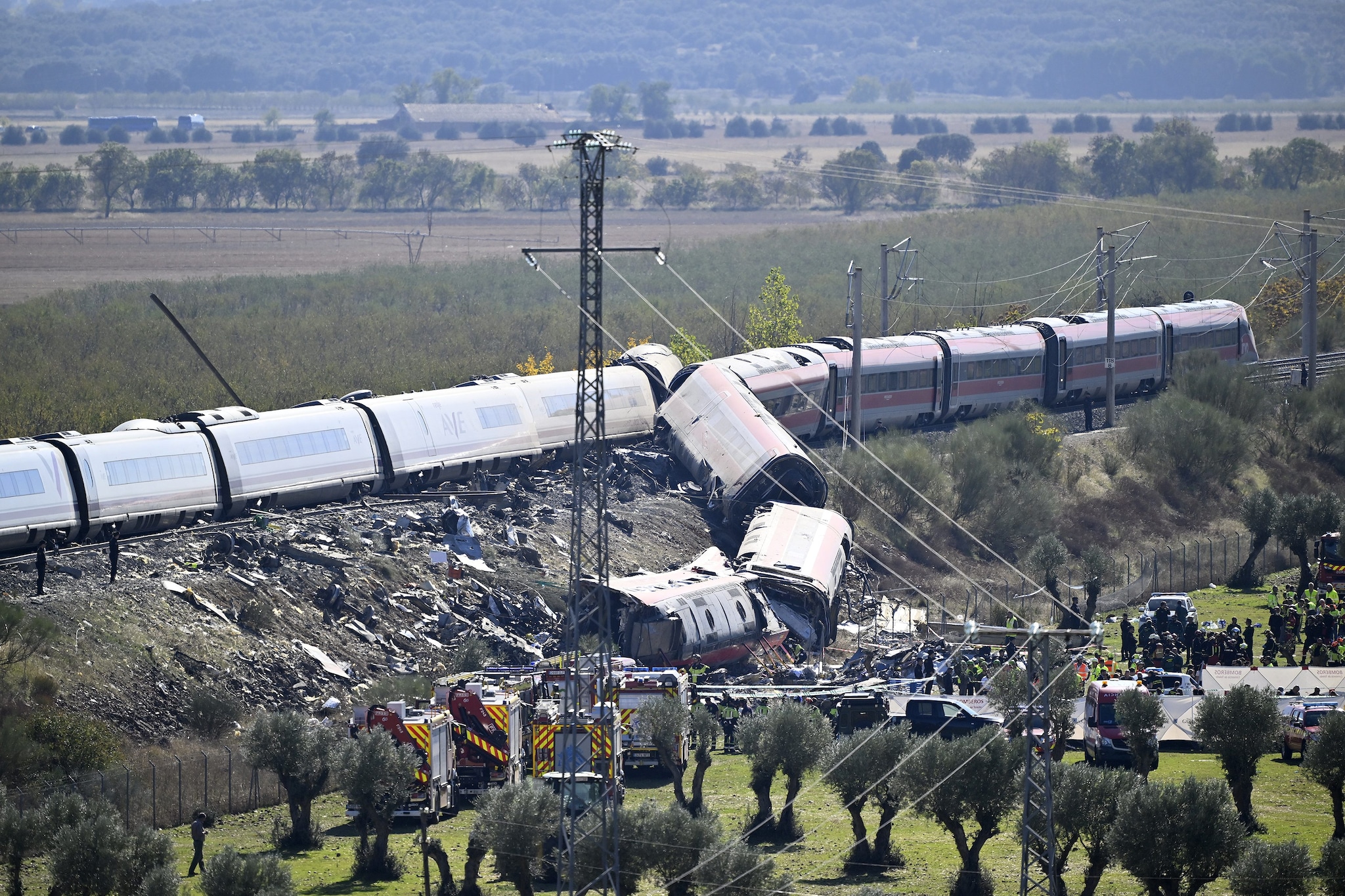 Incidente ferroviario in Spagna, 7 italiani coinvolti tra cui due donne disperse e uno ricoverato