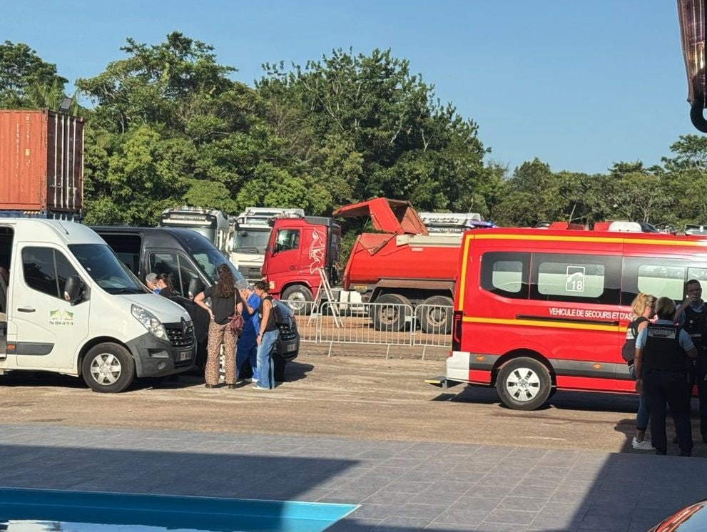 Dimenticato sullo scuolabus, bimbo di 7 anni trovato morto diverse ore nel deposito: tragedia in Guyana francese
