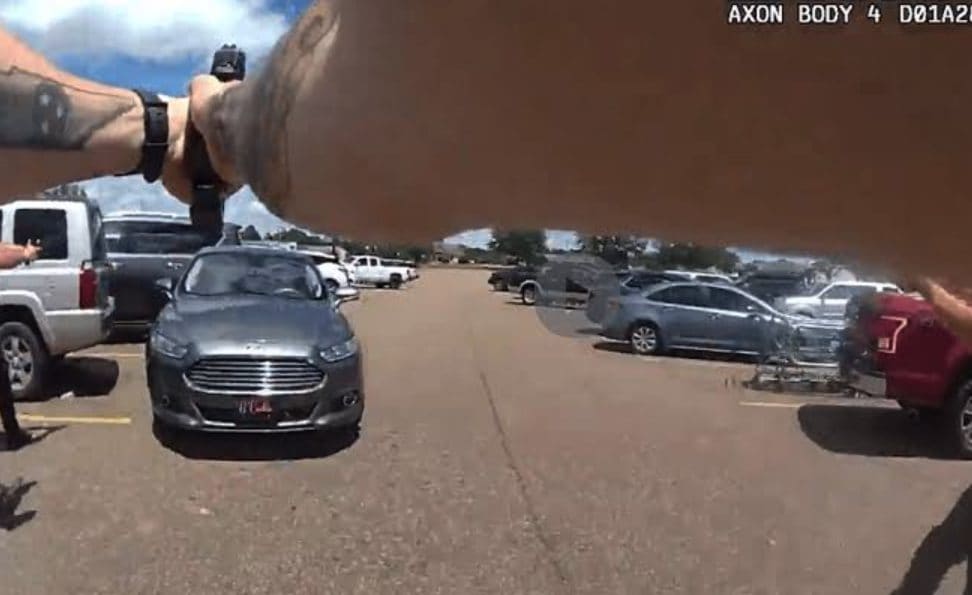 Usa, poliziotto spara contro un'auto e uccide un bimbo di un anno: non sarà incriminato. Il video della sparatoria