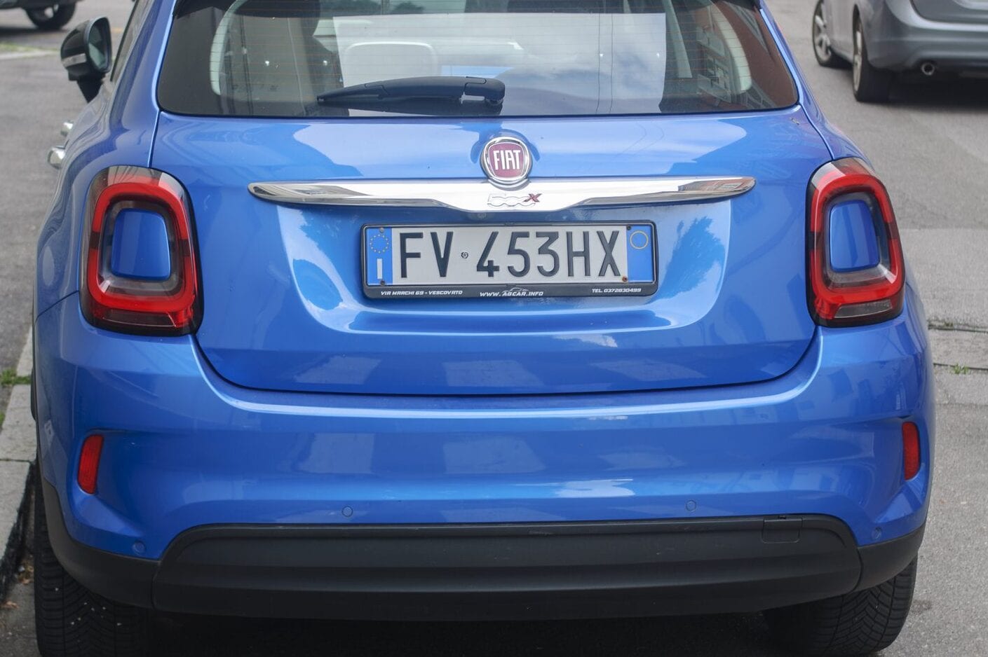 Targhe personalizzate per auto e moto in Italia: da quando, cosa si può scrivere e perché costano 600 euro