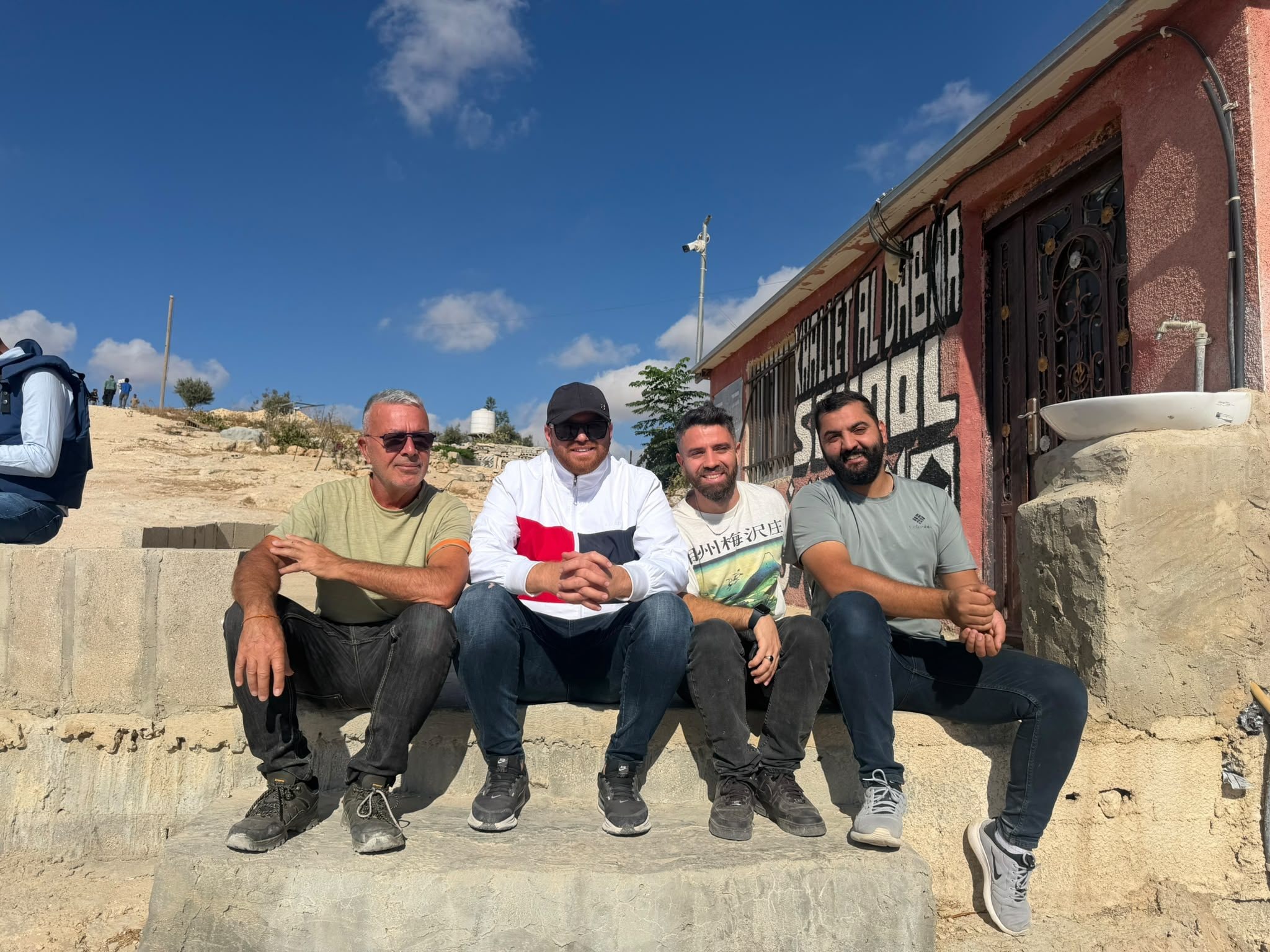 L'italiano arrestato insieme a suo figlio da Israele: "Espulsi per aver aiutato i palestinesi, il nostro governo tace"