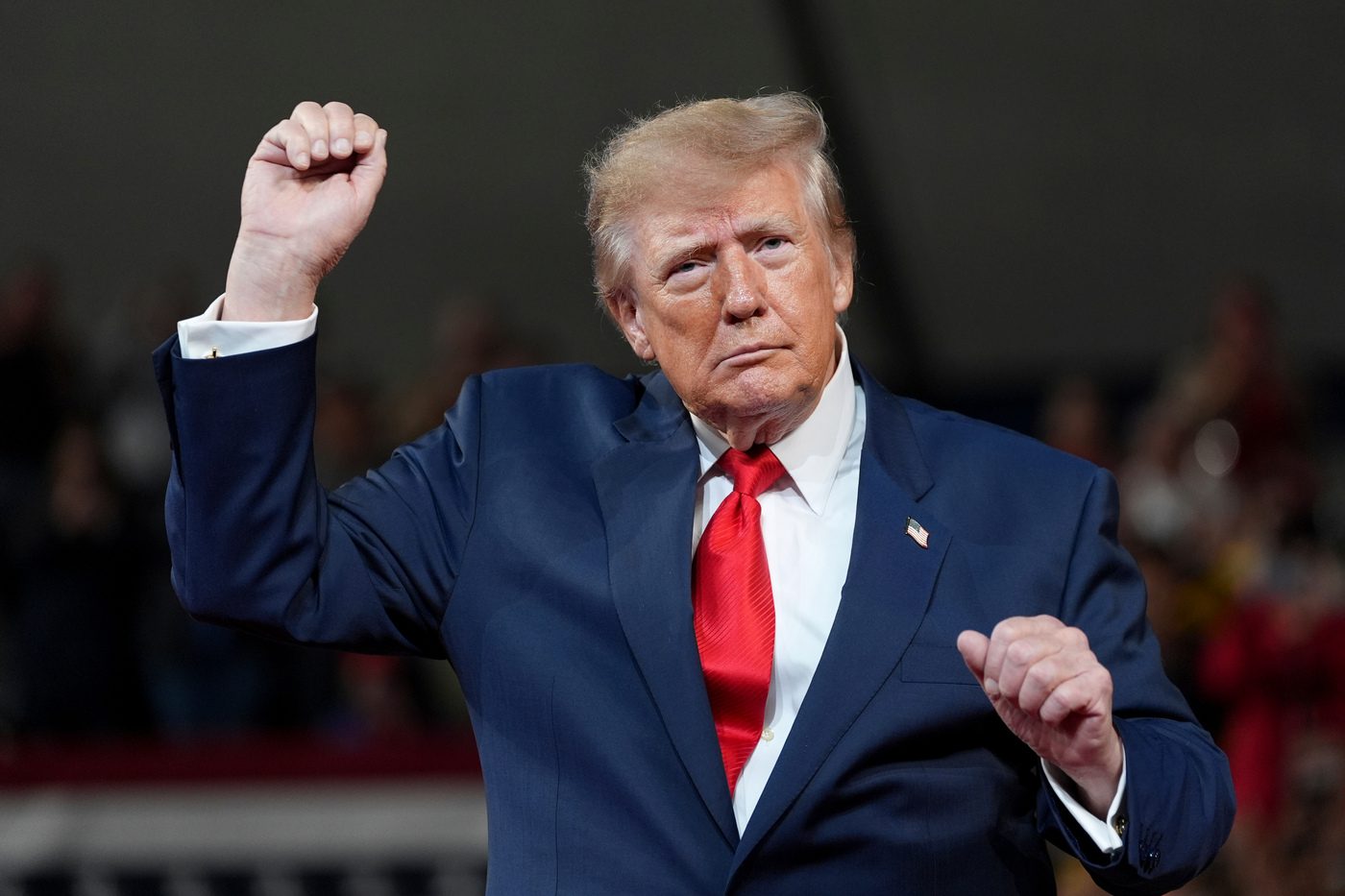 È incredibile come l’Europa stia a guardare senza fare nulla, mentre Trump la distrugge