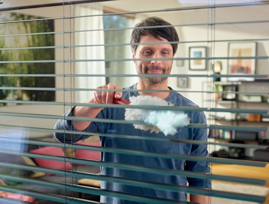 I più giovani rinunciano allo stress delle pulizie di casa: arriva il “micro cleaning”