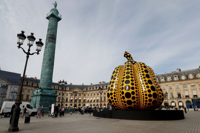 "Life of the Pumpkin Recites, All About the Biggest Love for the People", Parigi