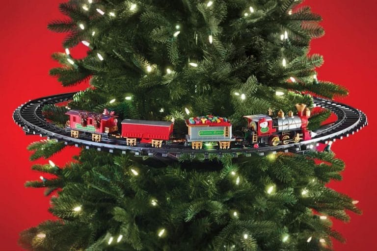Alberi Di Natale Con Trenino Decorazione natalizia da favola: arriva il trenino elettrico per
