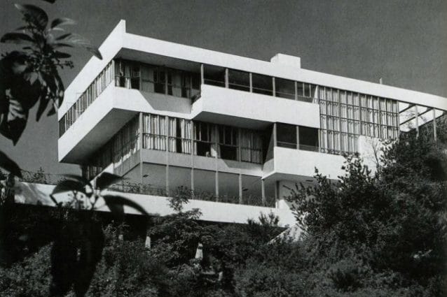 The Lovell House at 4616 Dundee Lane, photographed shortly after its completion in 1929. (Photo by Julius Shulman/© J. Paul Getty Trust. Getty Research Institute, Los Angeles)