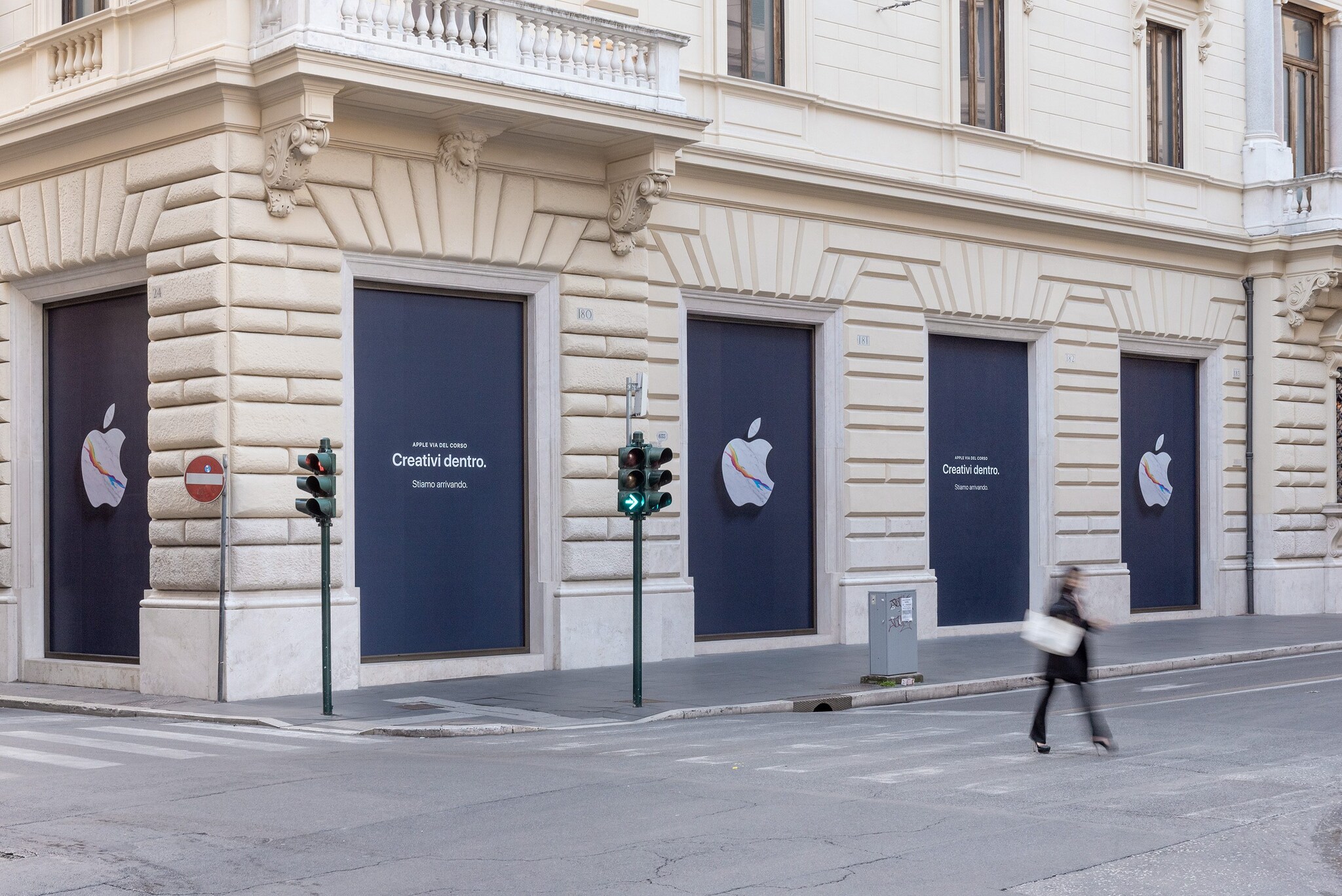 Le foto (e il nuovo logo) dell'Apple Store di Roma: quando apre