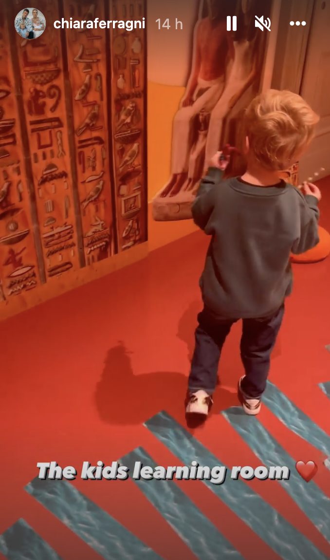 Il figlio di Chiara Ferragni, Leone, in visita al Museo Egizio di Torino
