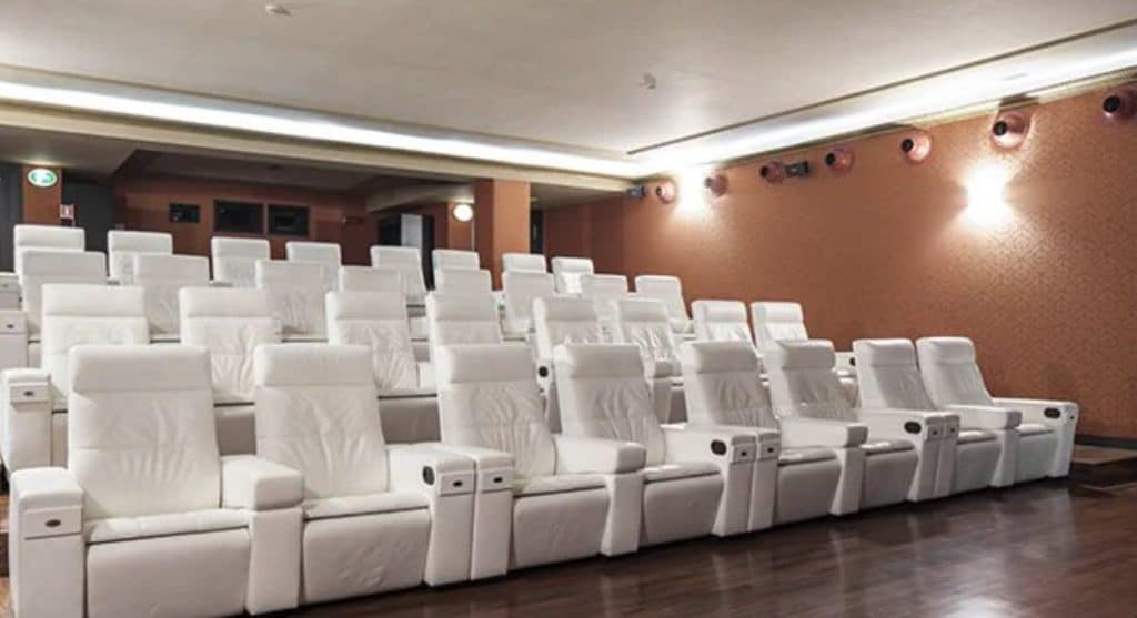 Il nuovo Cinema Odeon a Milano da multisala a centro commerciale di lusso Il nuovo Cinema Odeon a Milano da multisala a centro commerciale di lusso