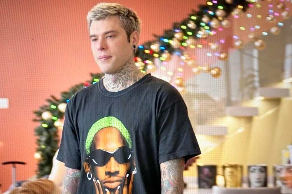 Fedez durante una scena della prima puntata di The Ferragnez la serie