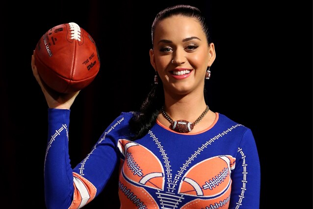 Katy Perry in versione pallone da rugby per il Super Bowl 2015 (FOTO)