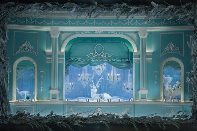 Natale da Tiffany&Co: le spettacolari vetrine sembrano un teatro in miniatura