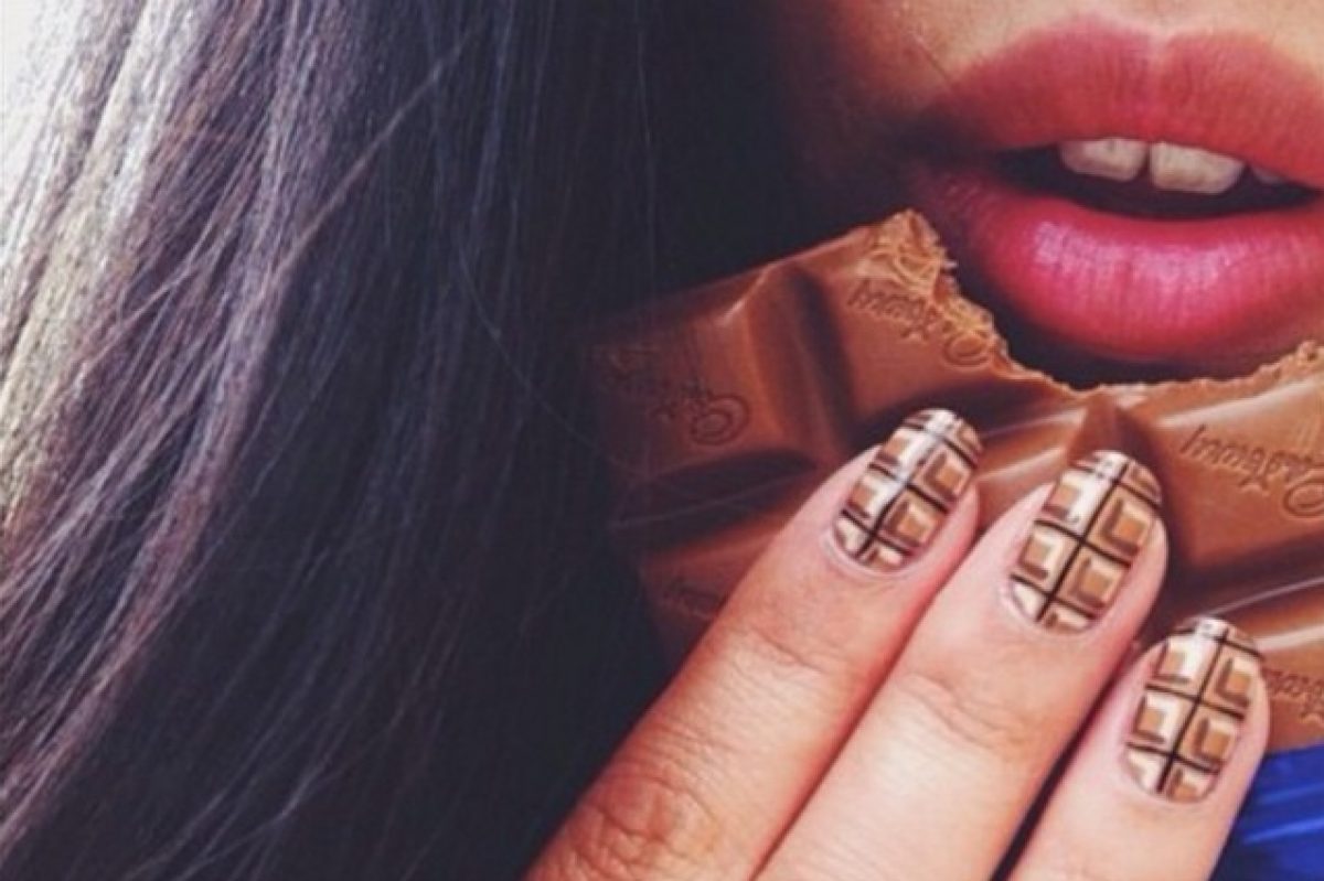 Le unghie della settimana chocolate manicure (FOTO)