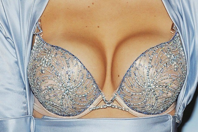 Ecco cosa succede realmente alle donne con il seno grande quando acquistano un reggiseno