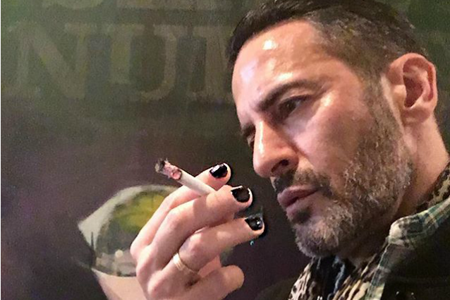 Smalto da uomo: Marc Jacobs lancia la nuova tendenza sui social