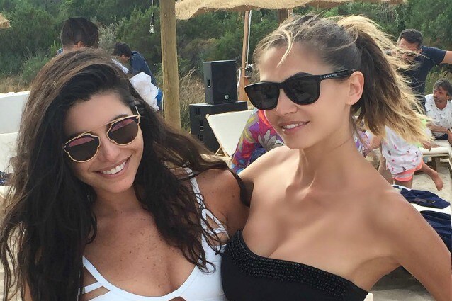 Melissa Satta si rilassa dopo il matrimonio: per lei party in spiaggia con le amiche