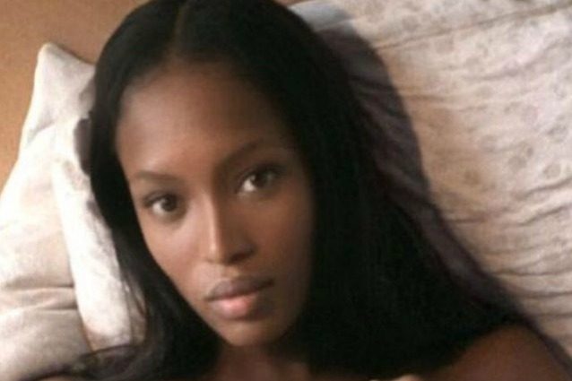 Naomi Campbell senza trucco sui social: anche “al naturale” la modella è sempre perfetta