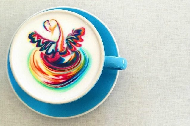 Cappuccino “unicorno”: l’ultimo trend per una colazione a colori