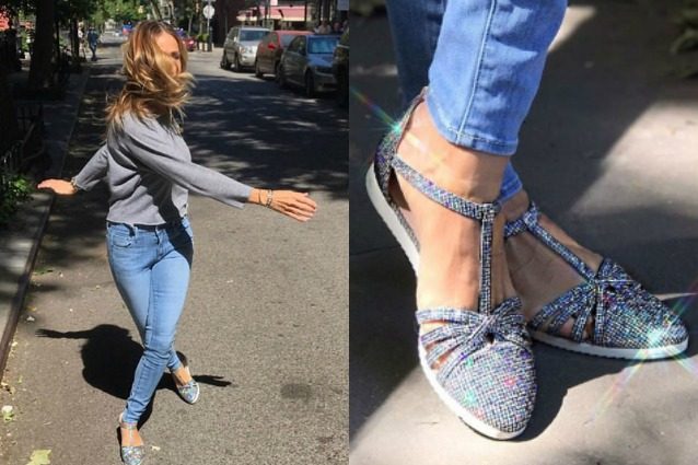 Non solo tacchi per Carrie: Sarah Jessica Parker lancia il primo modello di scarpa bassa